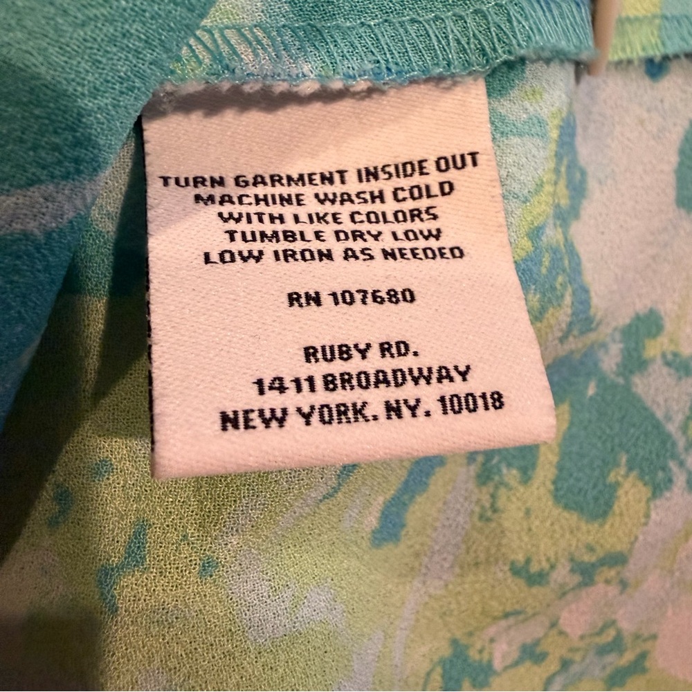 Ruby Rd. Plus 20W Abstract Print Button Front Blo… - image 8